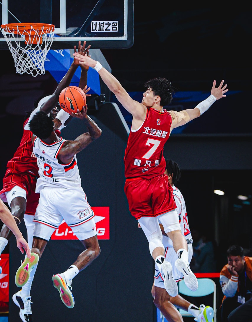 欧博娱乐-赛前夏洛特黄蜂战术微调——CBA常规赛节点到来，质疑声仍在，团队化学反应显著(夏洛特黄蜂队老板是谁)